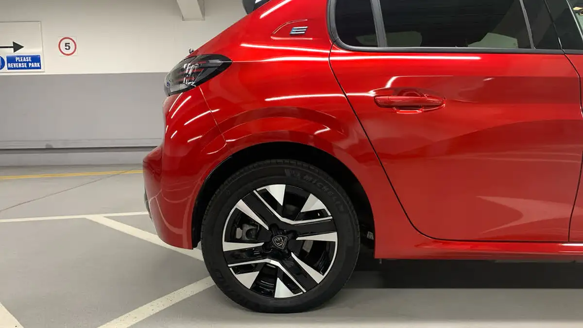 2024-peugeot-208-e-e-style-big-14