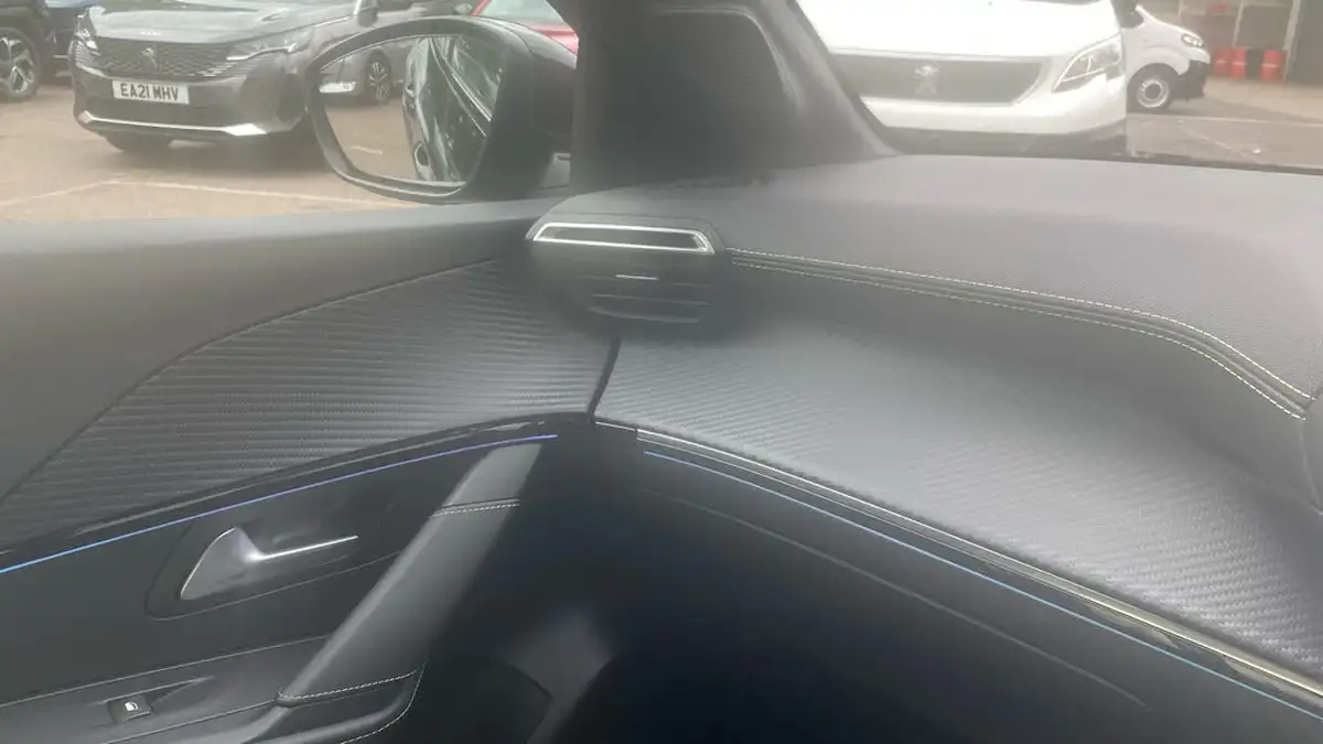 2022-peugeot-208-12-puretech-gt-100ps-big-33