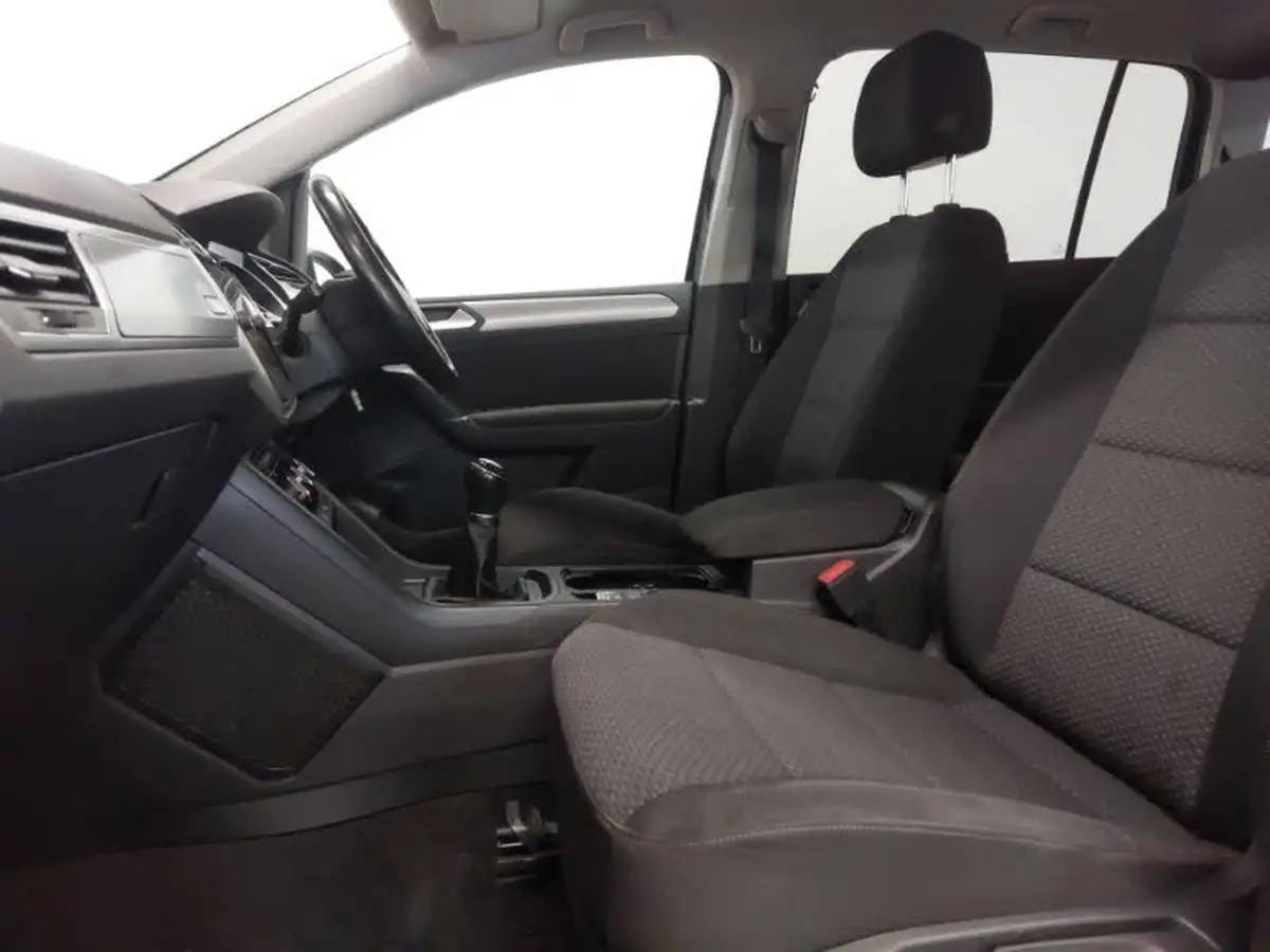 2017-volkswagen-touran-20tdi-se-big-4