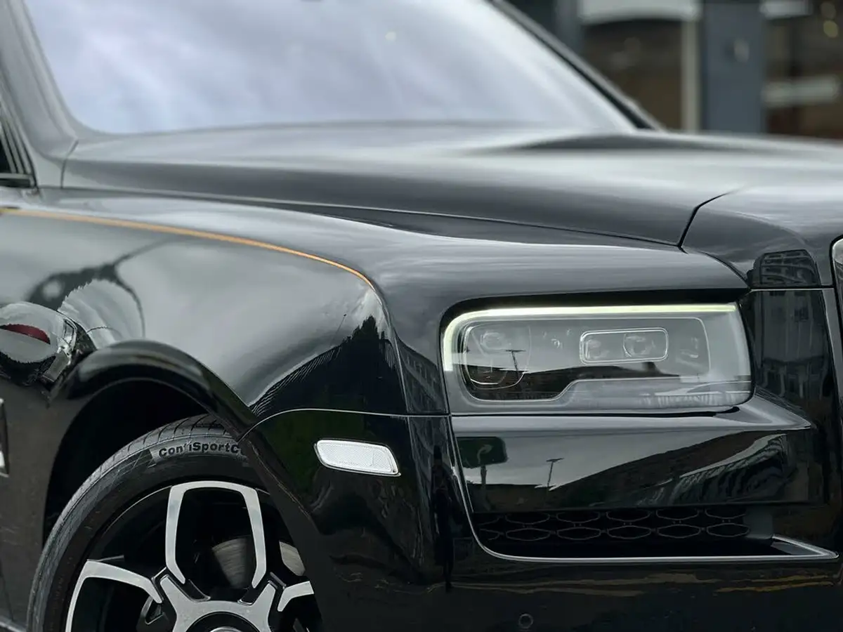 2020-rolls-royce-cullinan-675-black-badge-big-51