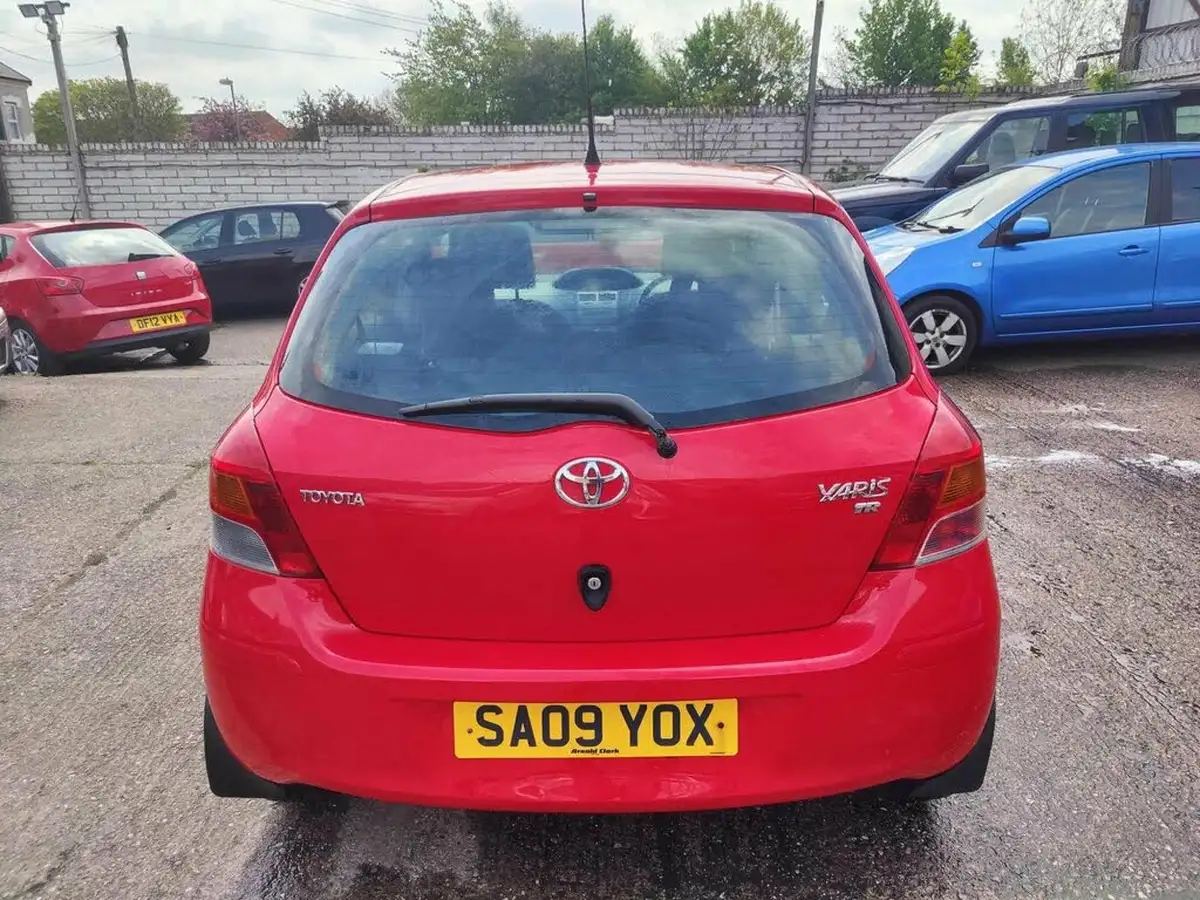 2009-toyota-yaris-10-tr-5d-996cc-big-3