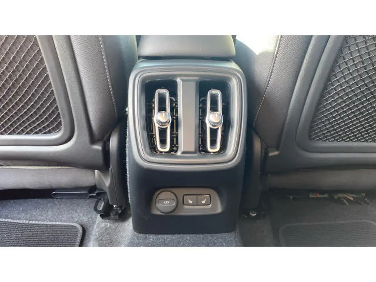 2024-volvo-xc40-20-b3-plus-big-40