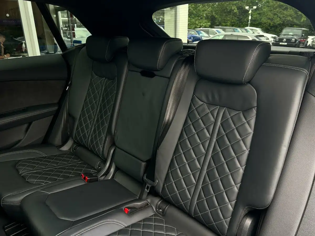 2020-audi-sq8-40tdi-big-21