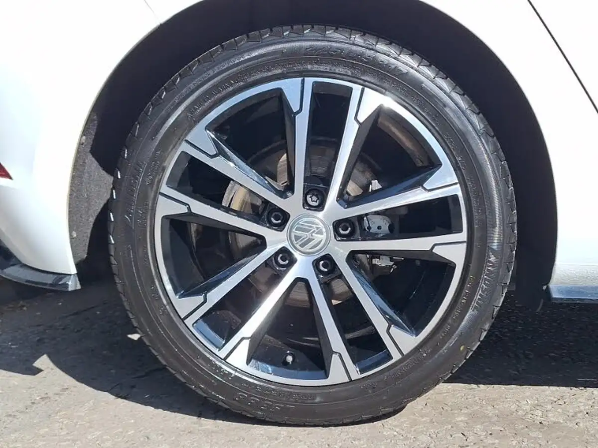 2019-volkswagen-golf-20tdi-r-line-5d-dsg-big-11