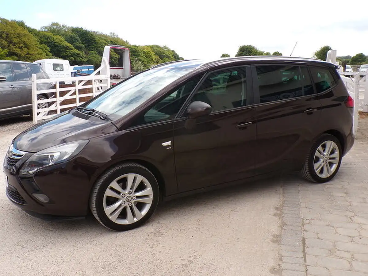 2015-vauxhall-zafira-tourer-14i-16v-turbo-sri-leather-pk-big-4