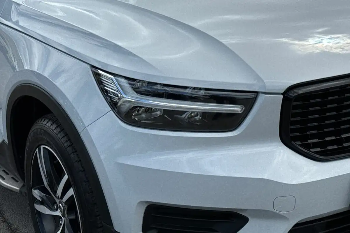 2022-volvo-xc40-15-t3-r-design-auto-big-17