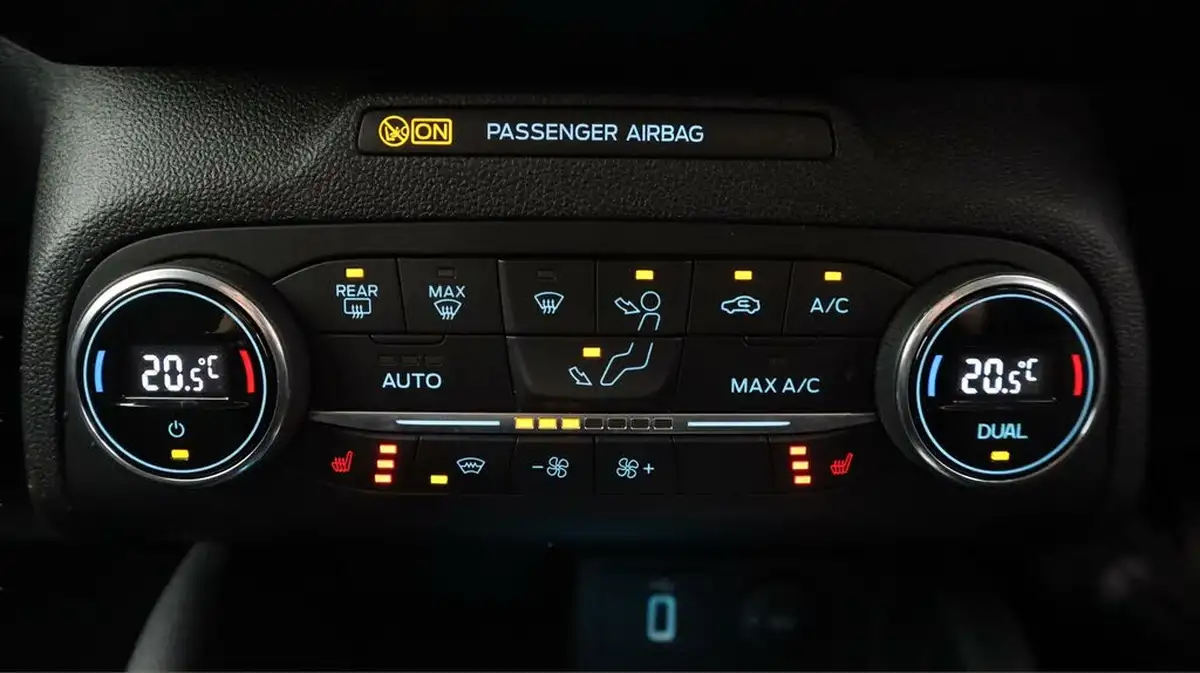 2020-ford-focus-10t-titanium-hatchback-auto-big-12