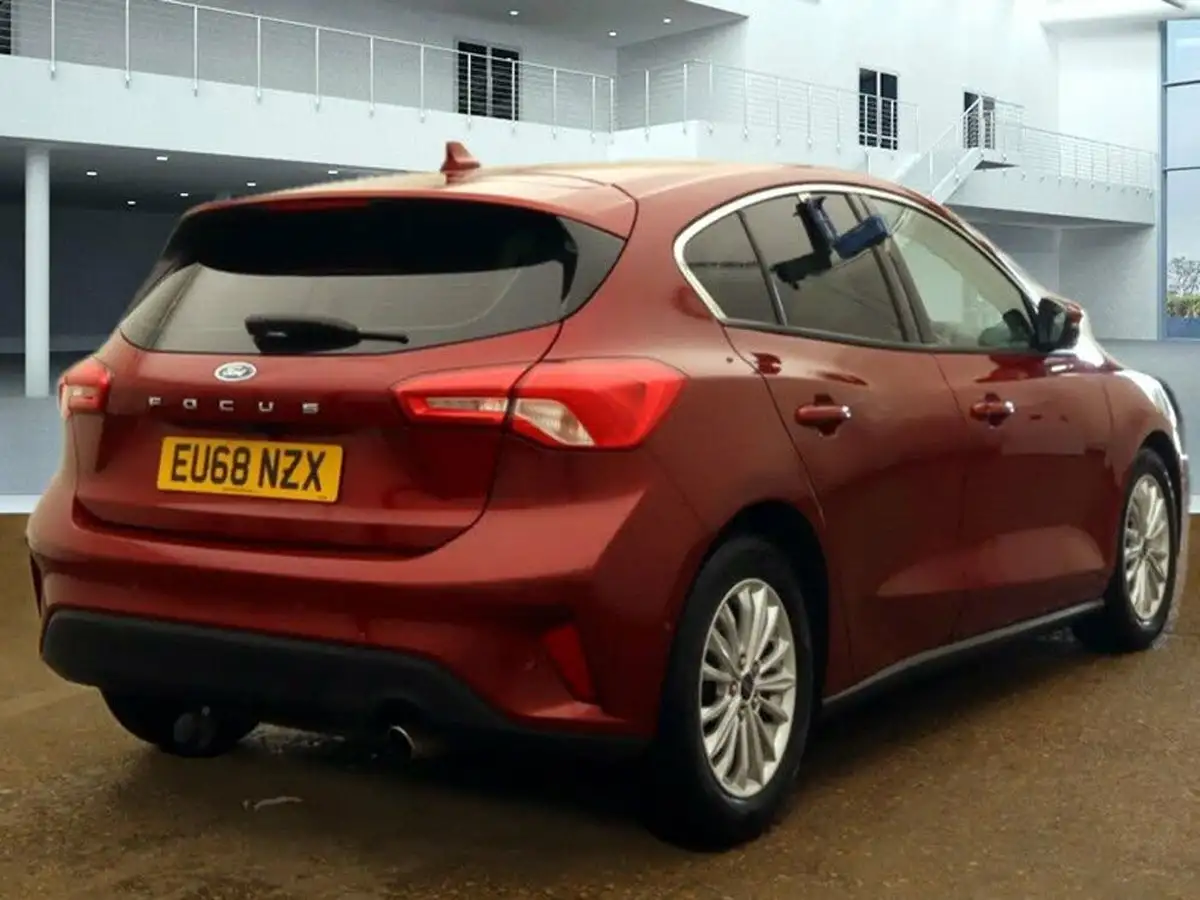 2018-ford-focus-20-titanium-hatchback-auto-big-2