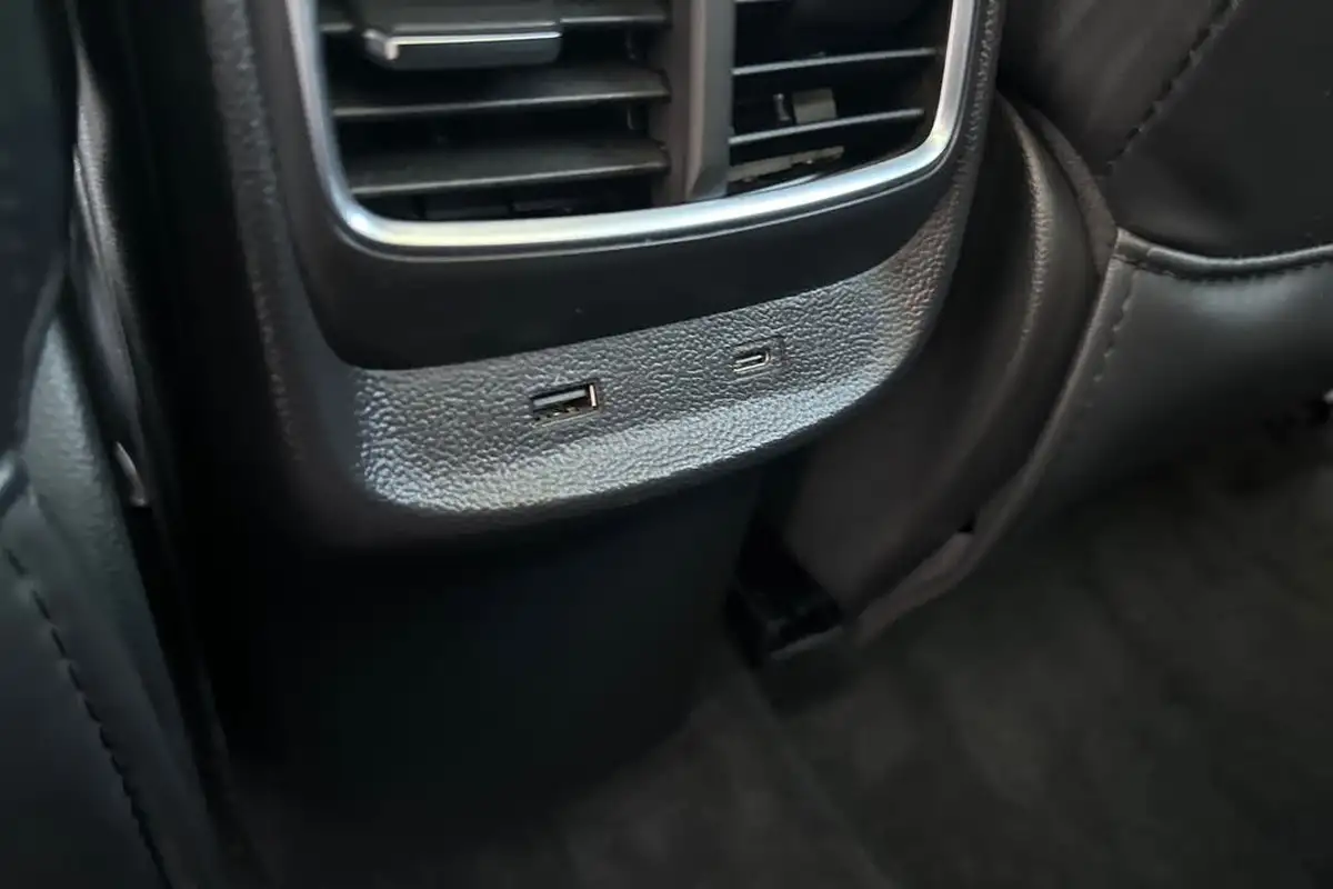 2023-mg-zs-suv-e-trophy-connect-ev-156ps-long-range-big-23