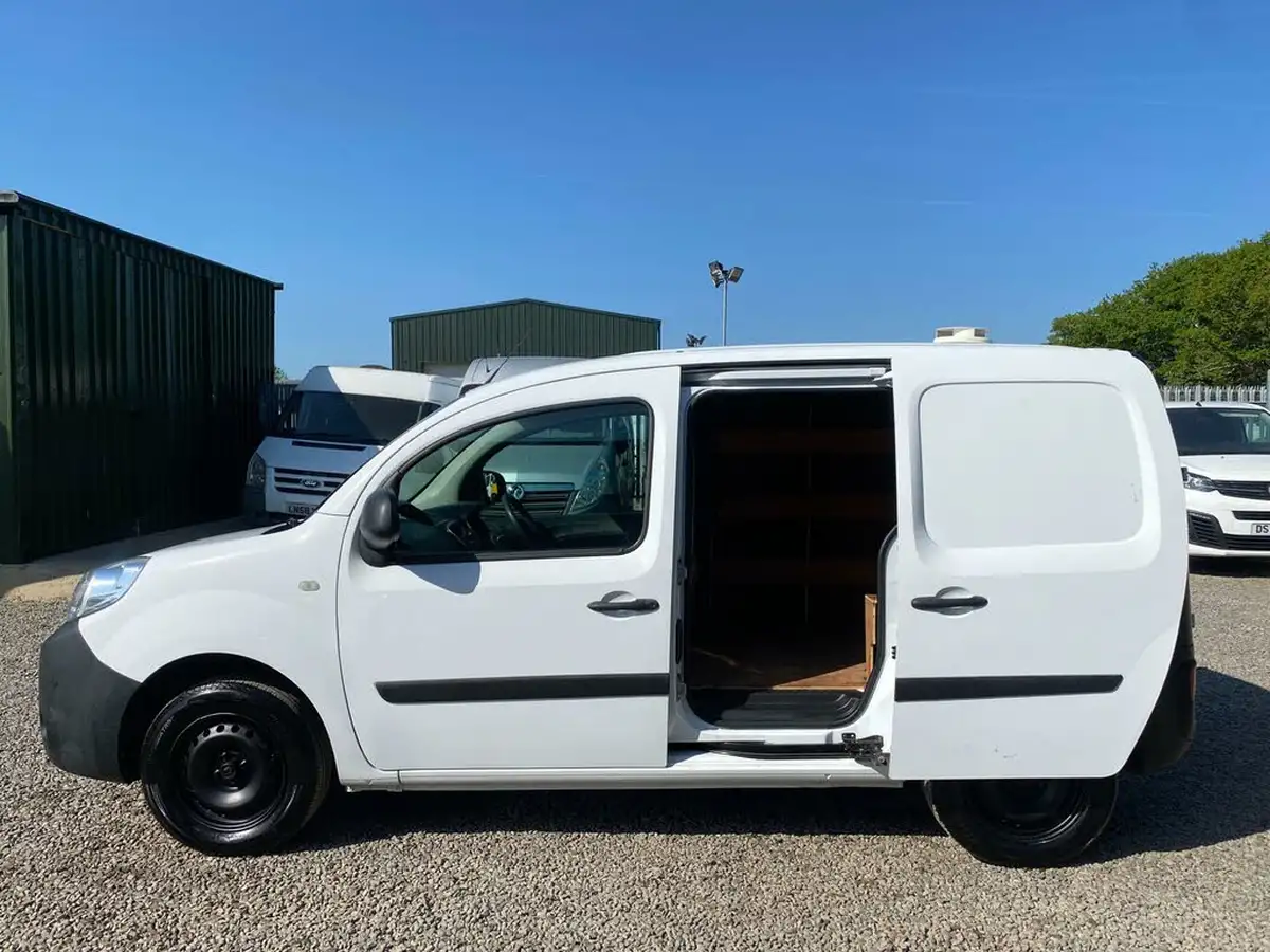 2015-renault-kangoo-15td-ml19-dci-75-business-panel-big-44
