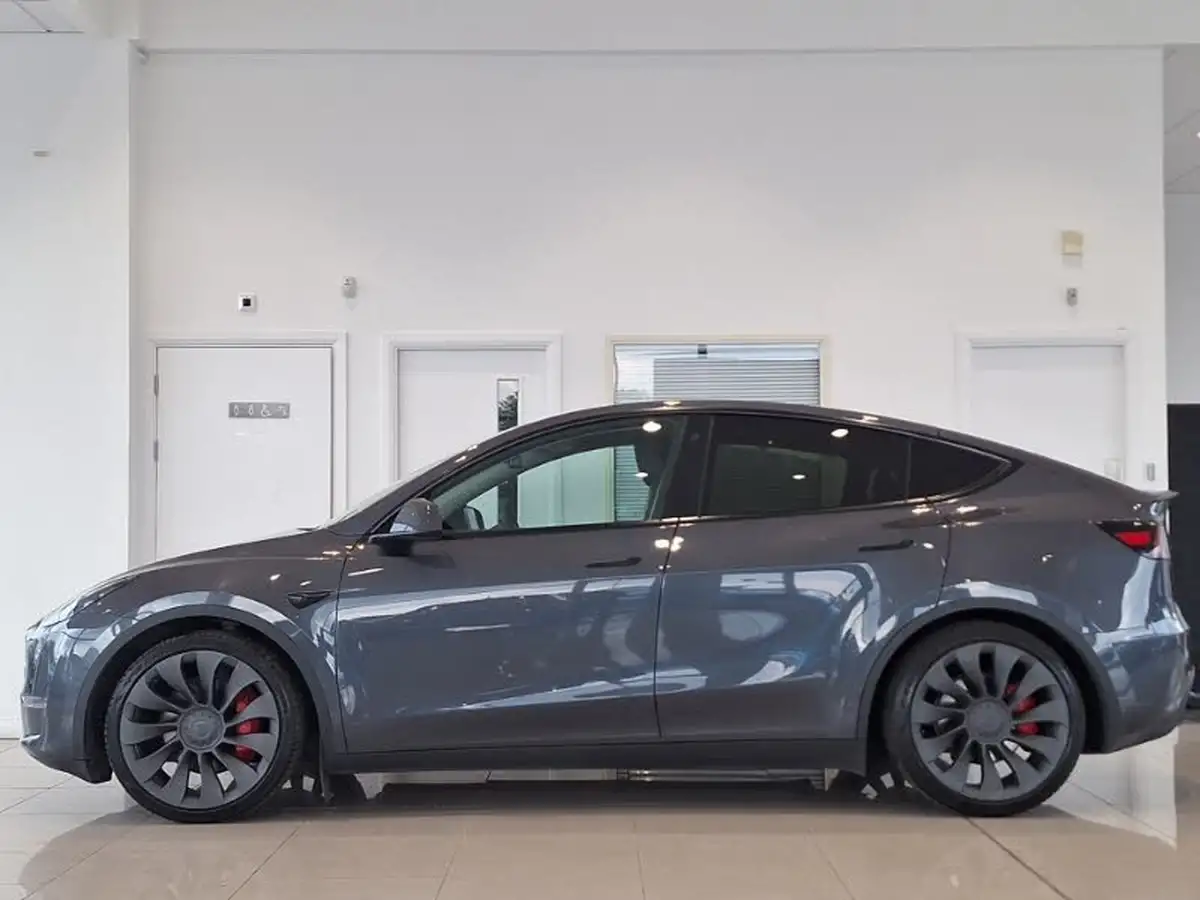 2023-tesla-model-y-e-performance-big-3