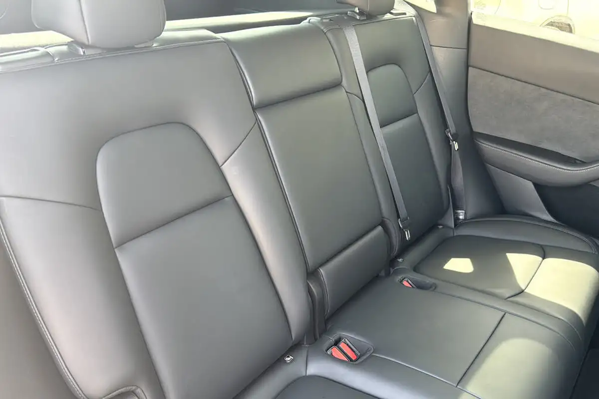 2022-tesla-model-y-e-long-range-big-11