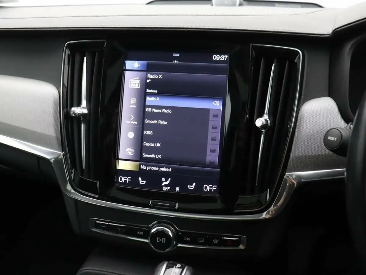 2018-volvo-v90-20td-d5-cross-country-pro-awd-big-28