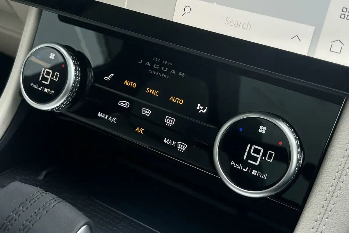 2024-jaguar-f-pace-20-d200-r-dynamic-se-black-90th-anniversary-edition-big-39