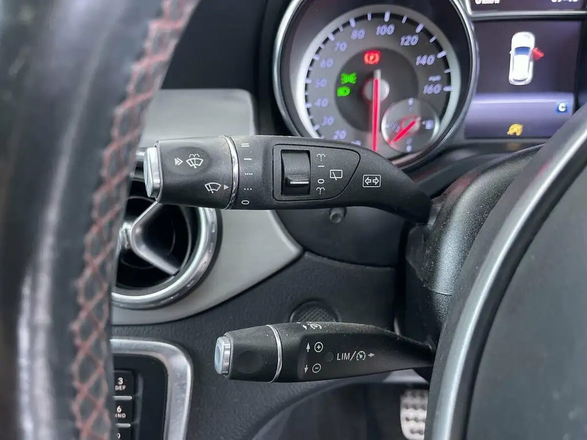 2016-mercedes-benz-gla-class-21d-gla-200d-amg-line-ss-big-50