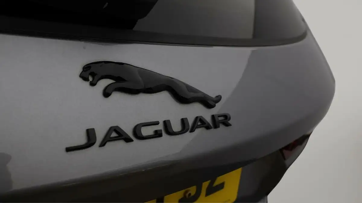 2022-jaguar-f-pace-20-p250-r-dynamic-black-big-21