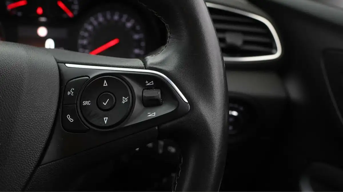 2020-vauxhall-grandland-x-15td-se-big-21