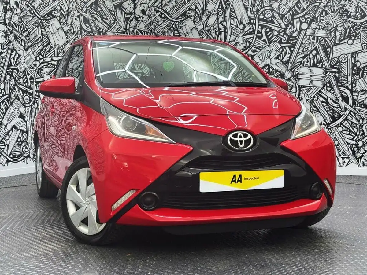 2018-toyota-aygo-10-vvt-i-x-play-71bhp-5d-big-3