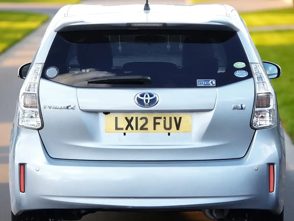 2012-toyota-prius-18-vvt-i-t4-hybrid-big-25