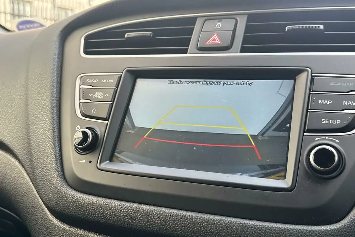 2020-hyundai-i20-10-t-gdi-play-big-18