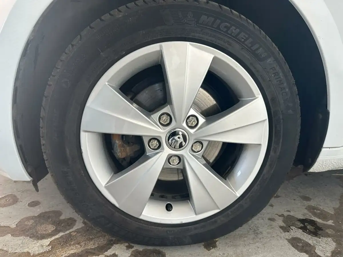 2019-skoda-octavia-16tdi-se-technology-estate-big-23