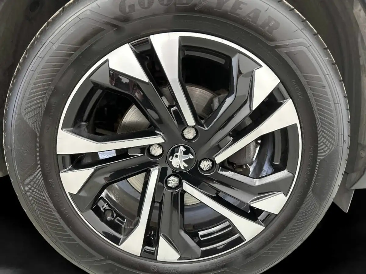 2022-peugeot-2008-suv-12-puretech-gt-big-24