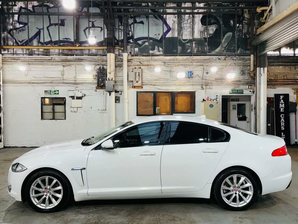 2014-jaguar-xf-30td-luxury-saloon-4d-big-8