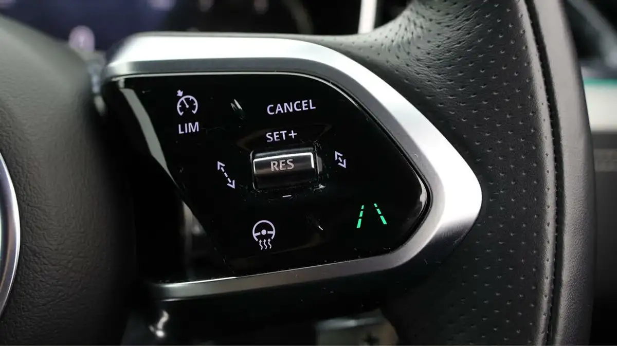2022-jaguar-f-pace-20-d200-r-dynamic-s-big-40