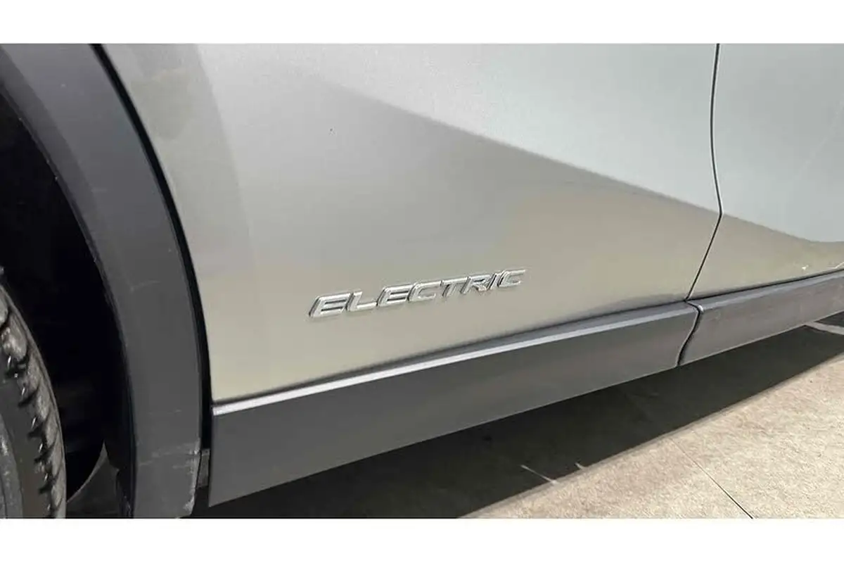 2021-lexus-ux-300e-e-ux-big-16