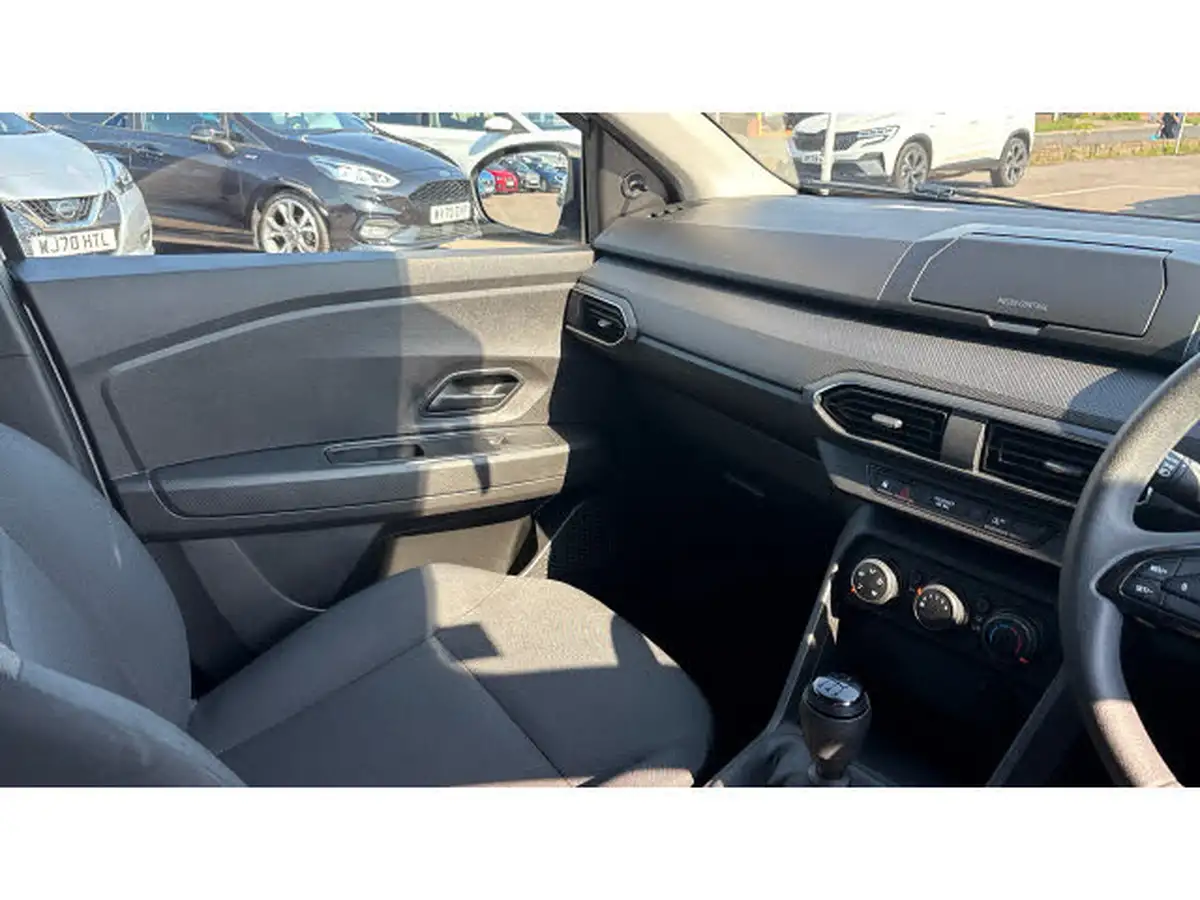 2021-dacia-sandero-10-sce-essential-big-13