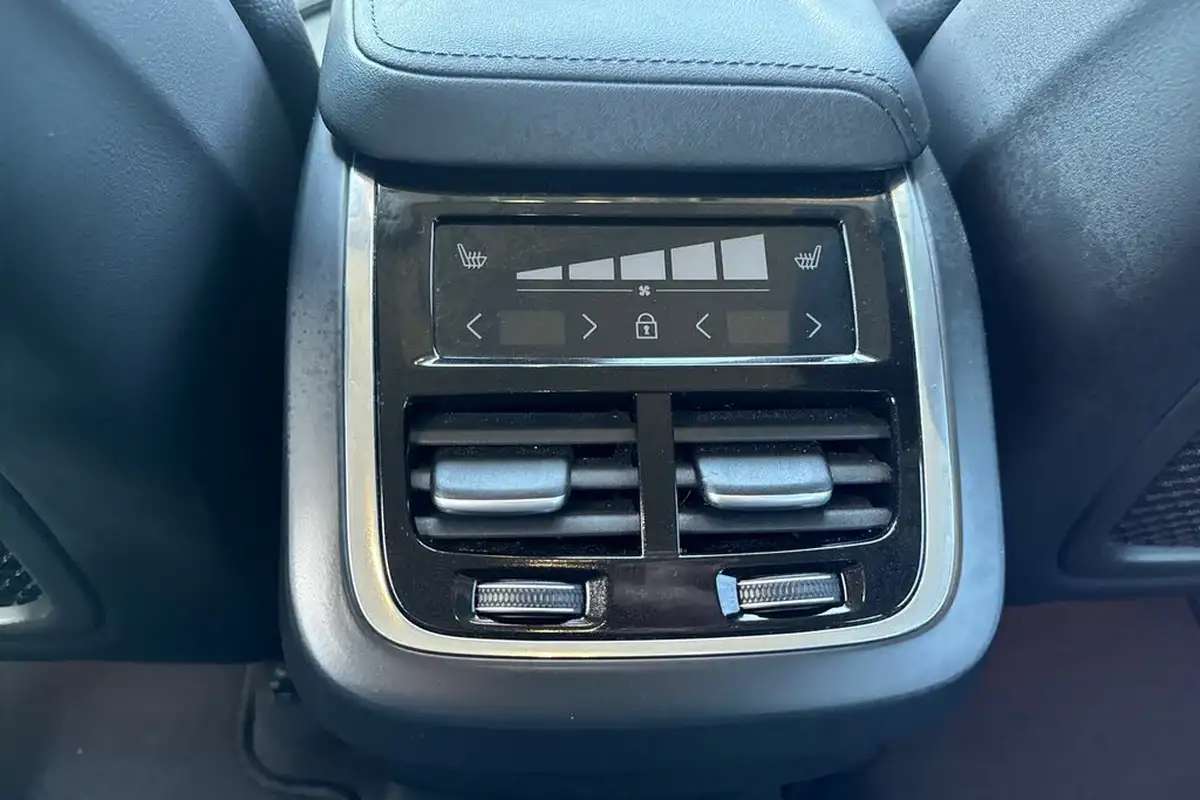 2024-volvo-xc60-20-b5-plus-big-34