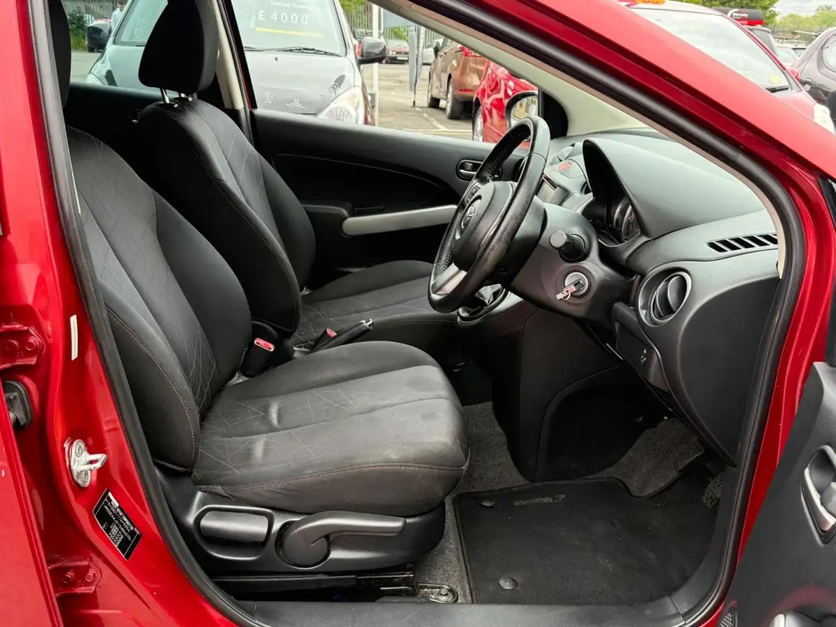 2013-mazda-mazda2-13-venture-big-7