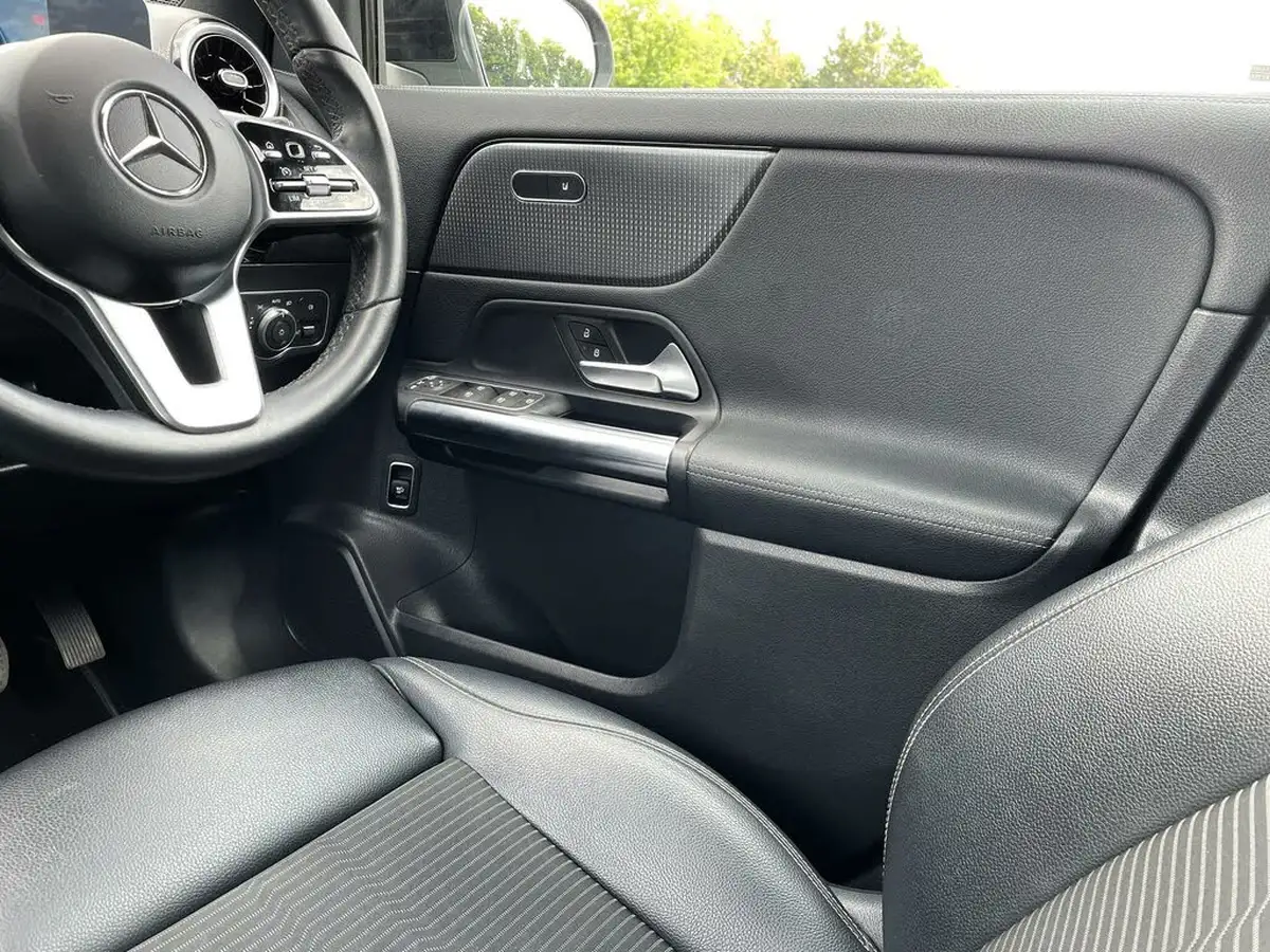 2021-mercedes-benz-gla-class-20d-gla-200d-sport-executive-big-39