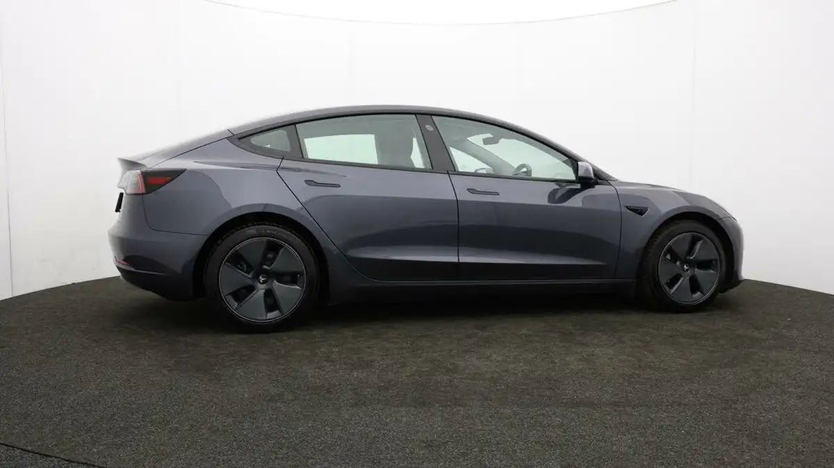 2021-tesla-model-3-e-long-range-awd-big-30
