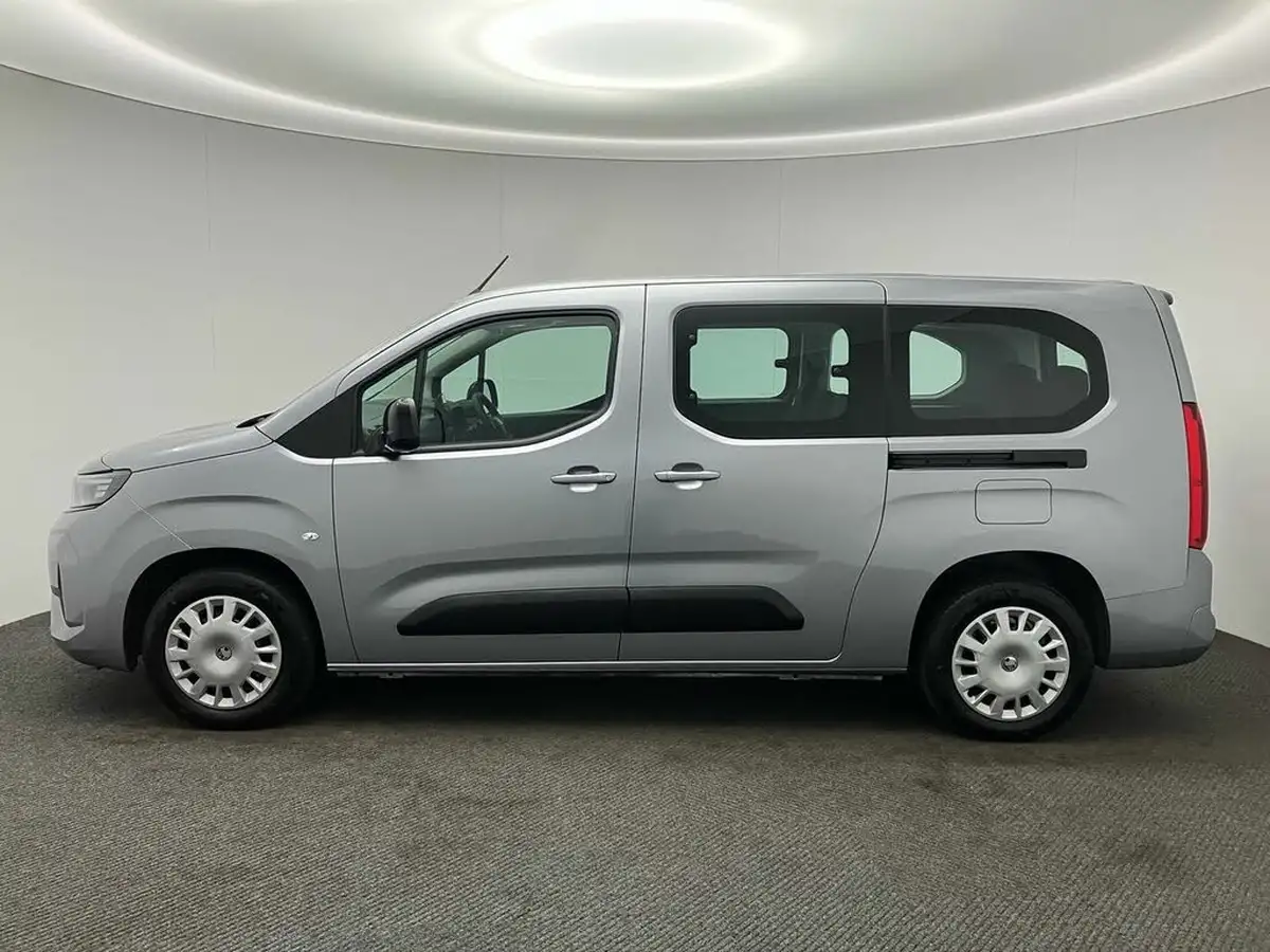 2024-vauxhall-combo-life-e-design-xl-big-46