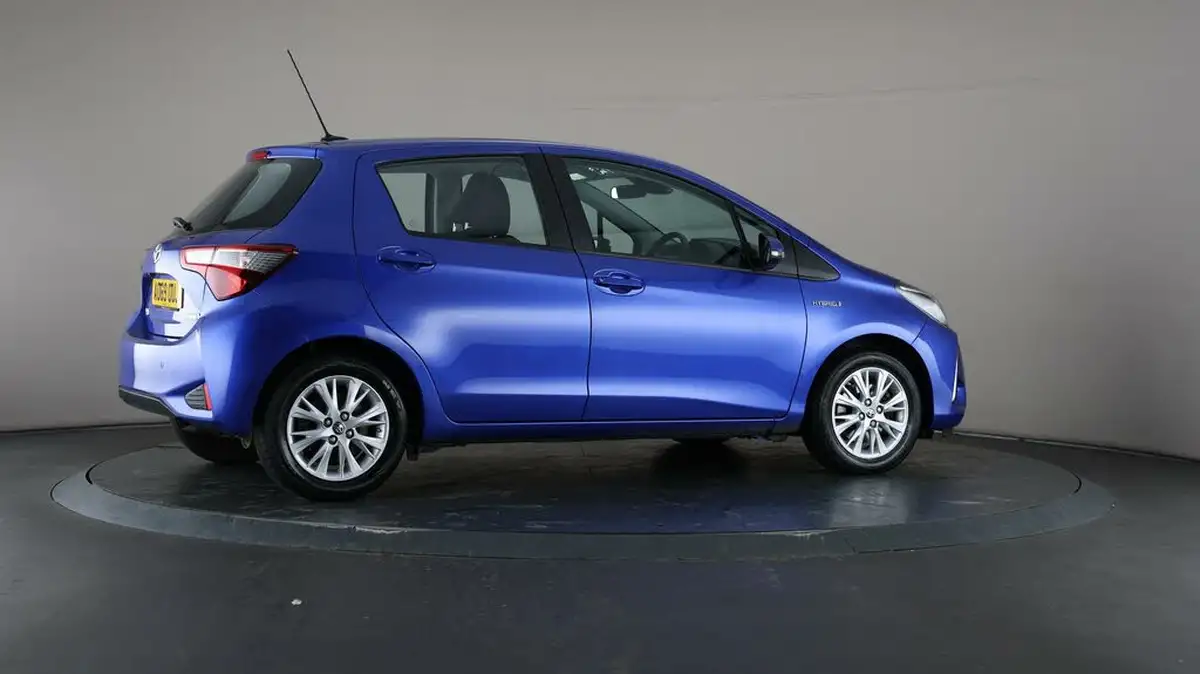 2020-toyota-yaris-15-vvt-i-icon-tech-98bhp-hybrid-1497cc-e-cvt-big-56