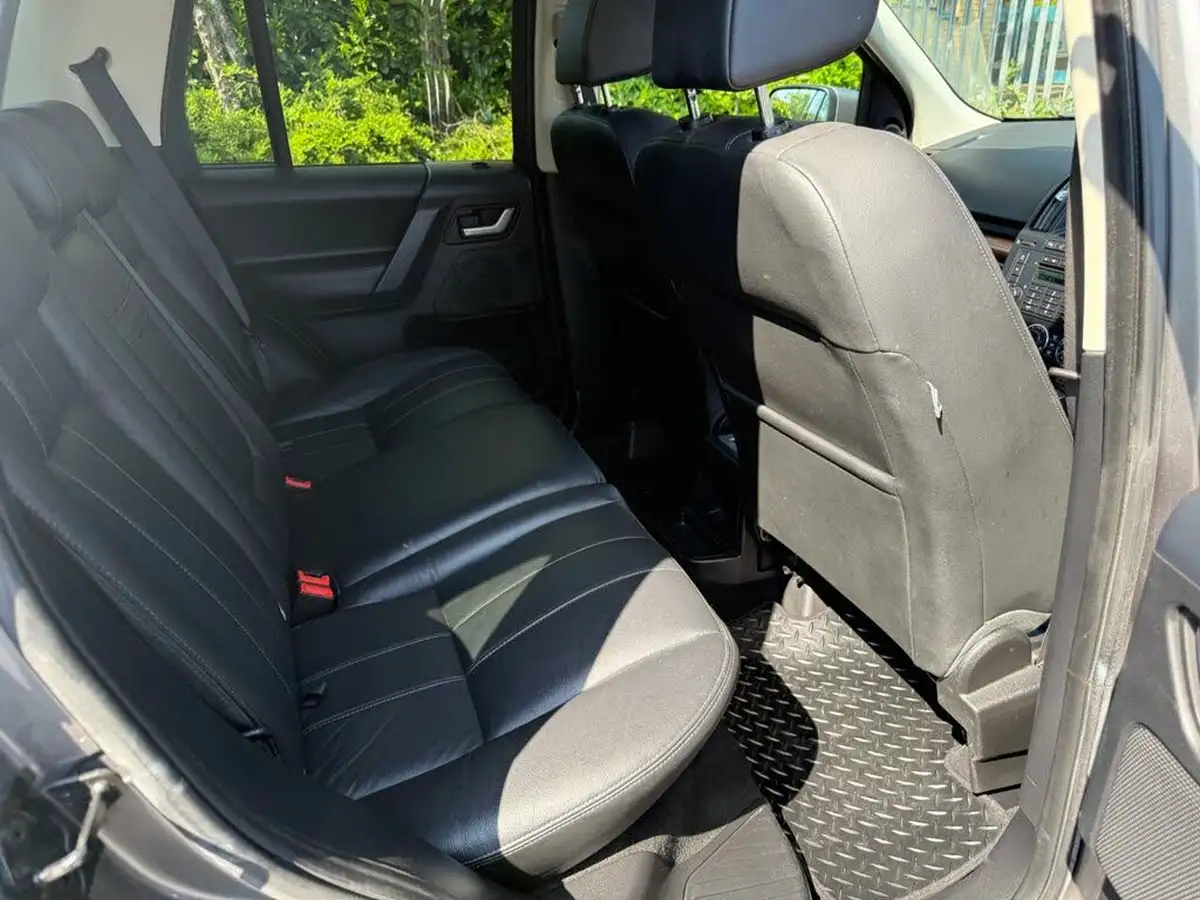 2010-land-rover-freelander-2-22sd4-hse-big-30