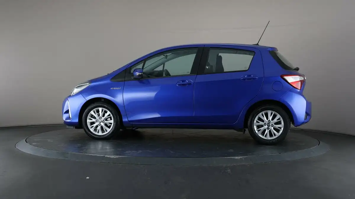 2020-toyota-yaris-15-vvt-i-icon-tech-98bhp-hybrid-1497cc-e-cvt-big-28