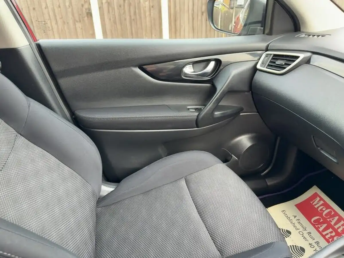 2016-nissan-qashqai-12-dig-t-n-connecta-big-31