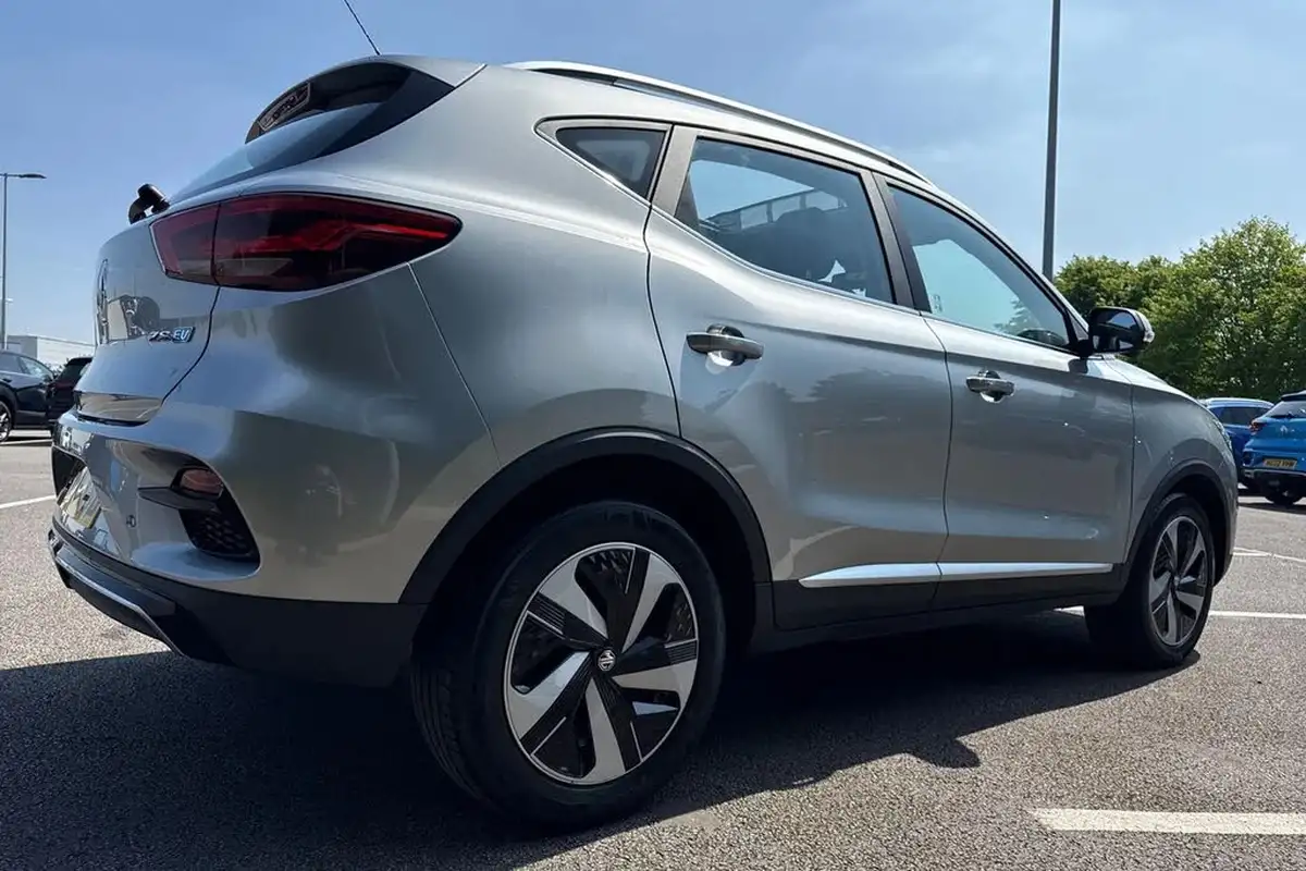 2022-mg-zs-suv-e-trophy-ev-156ps-long-range-big-33