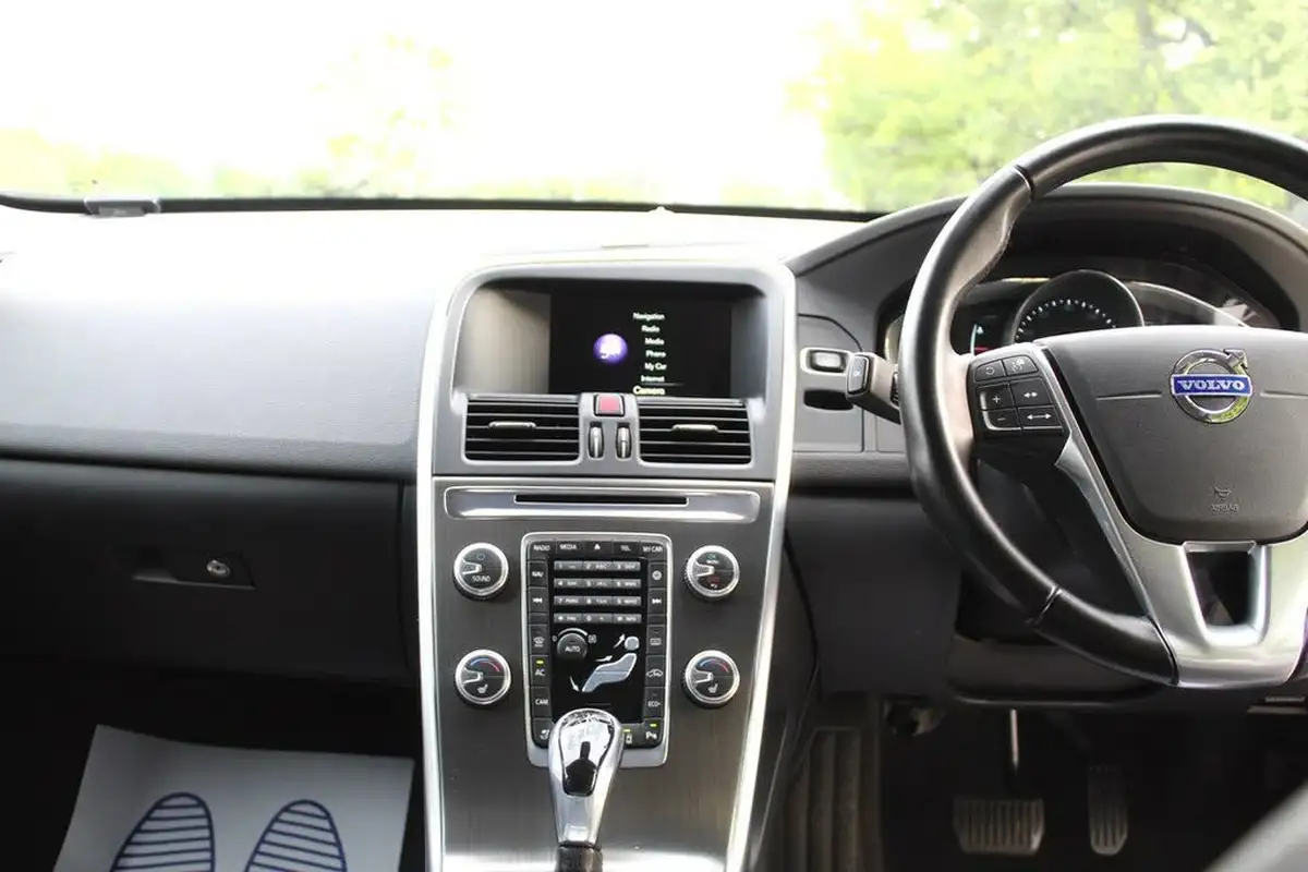 2015-volvo-xc60-big-10