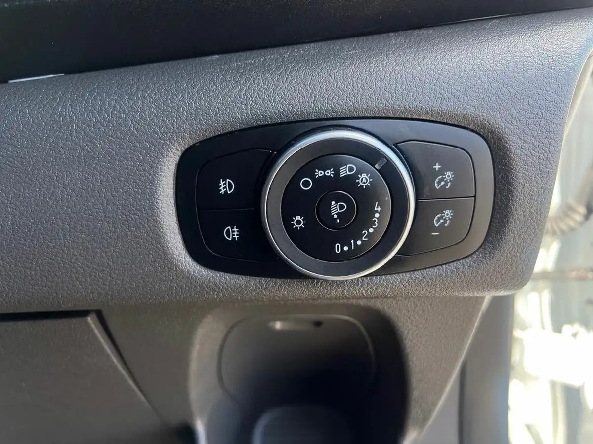 2023-ford-transit-custom-big-25
