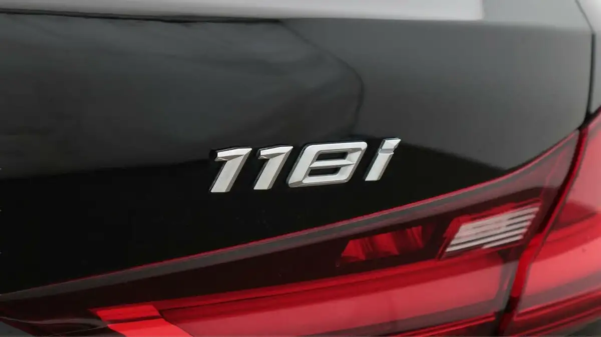 2021-bmw-1-series-15-118i-sport-lcp-big-21