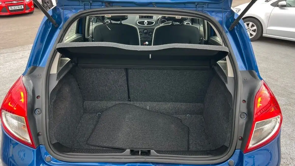 2011-renault-clio-15td-dynamique-tom-tom-15dci-fap-hatchback-5d-big-15