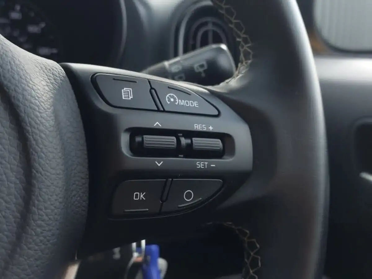 2022-kia-picanto-10-3-big-16