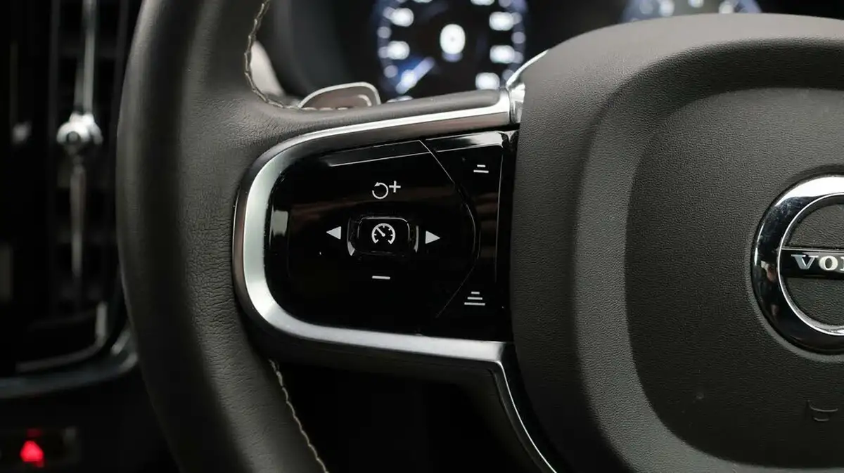 2020-volvo-s60-20-b5-r-design-big-24