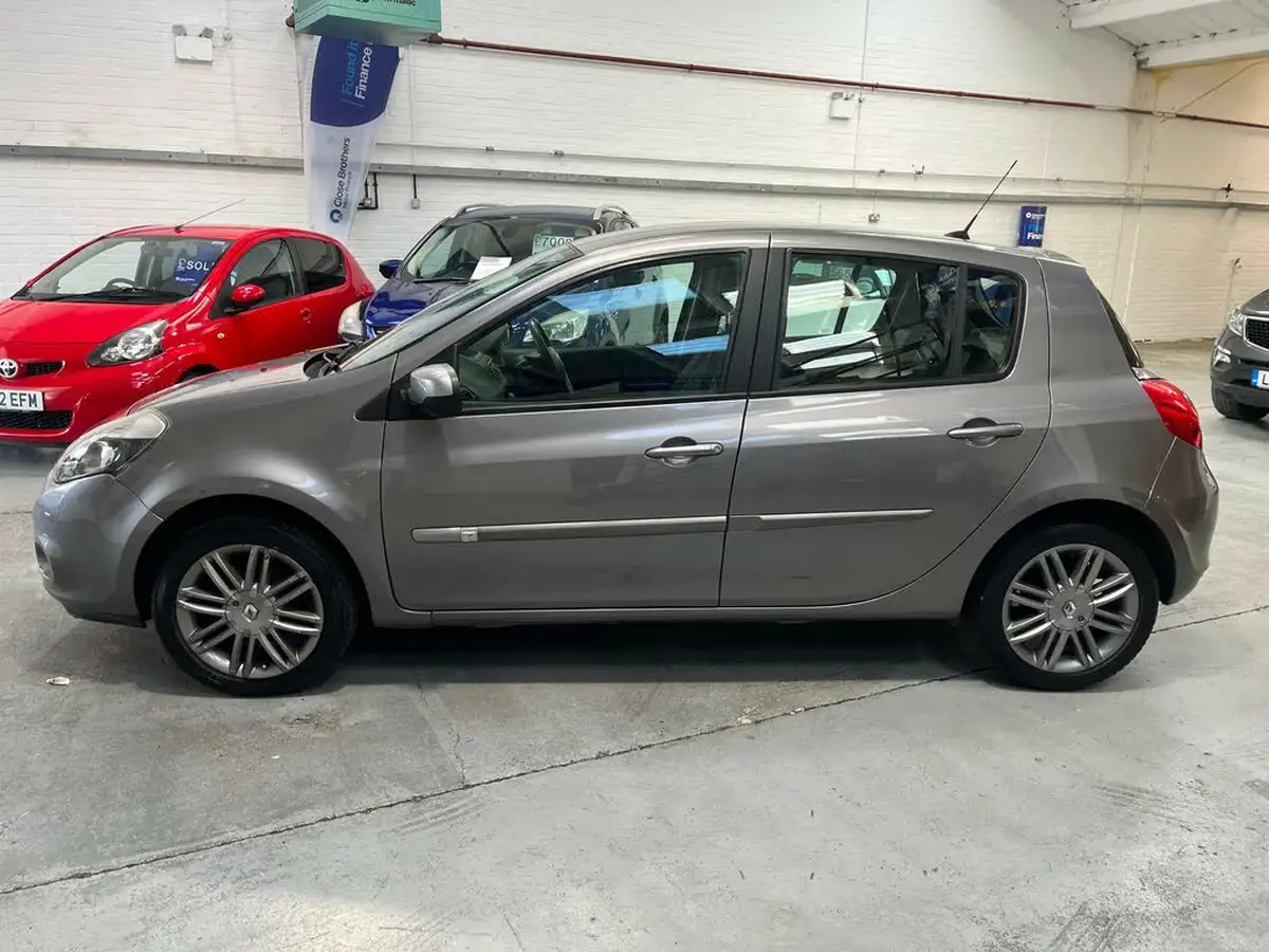 2012-renault-clio-12-dynamique-tom-tom-tce-100bhp-hatchback-5d-big-1
