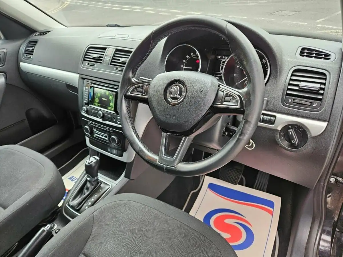 2015-skoda-yeti-20tdi-black-edition-dsg-big-23