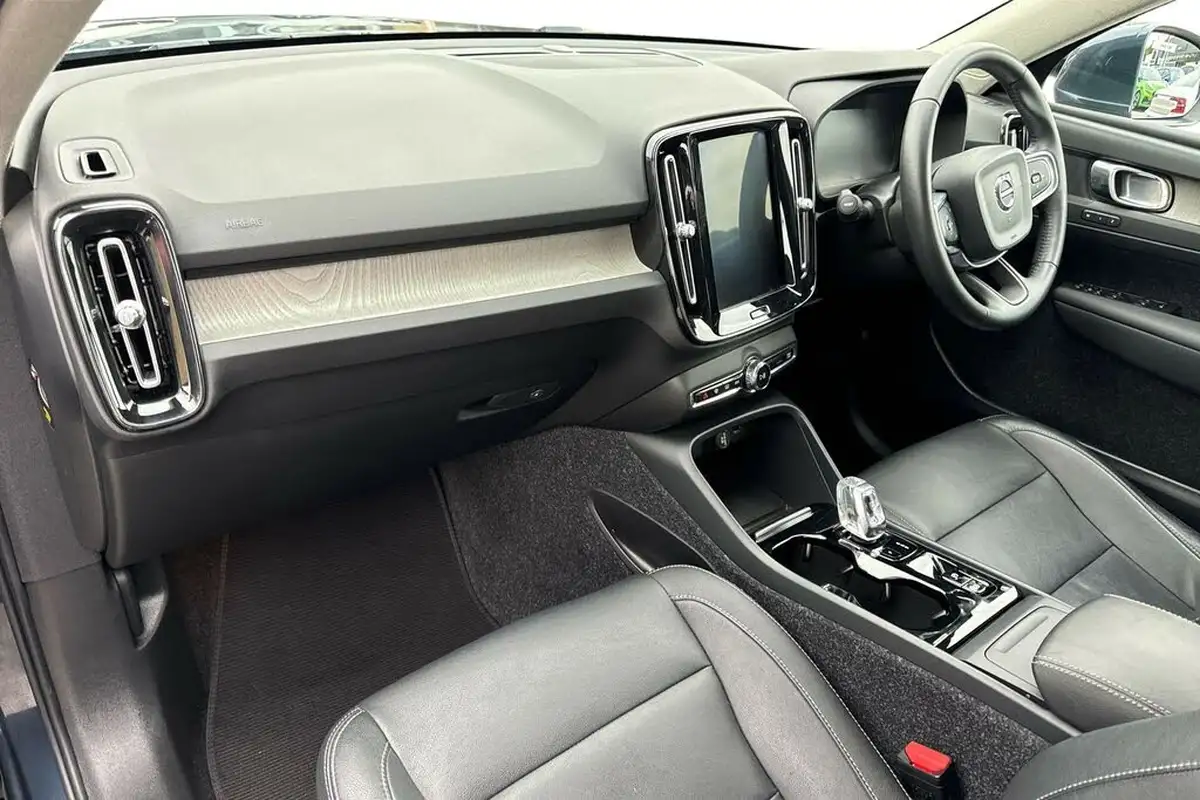 2019-volvo-xc40-15-t3-inscription-163bhp-geartronic-big-1