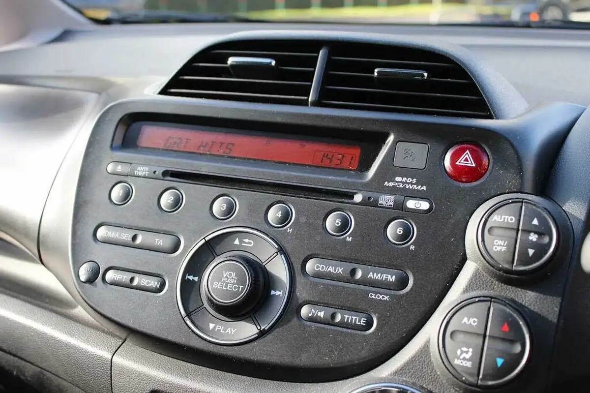 2014-honda-jazz-14-es-plus-cvt-big-18